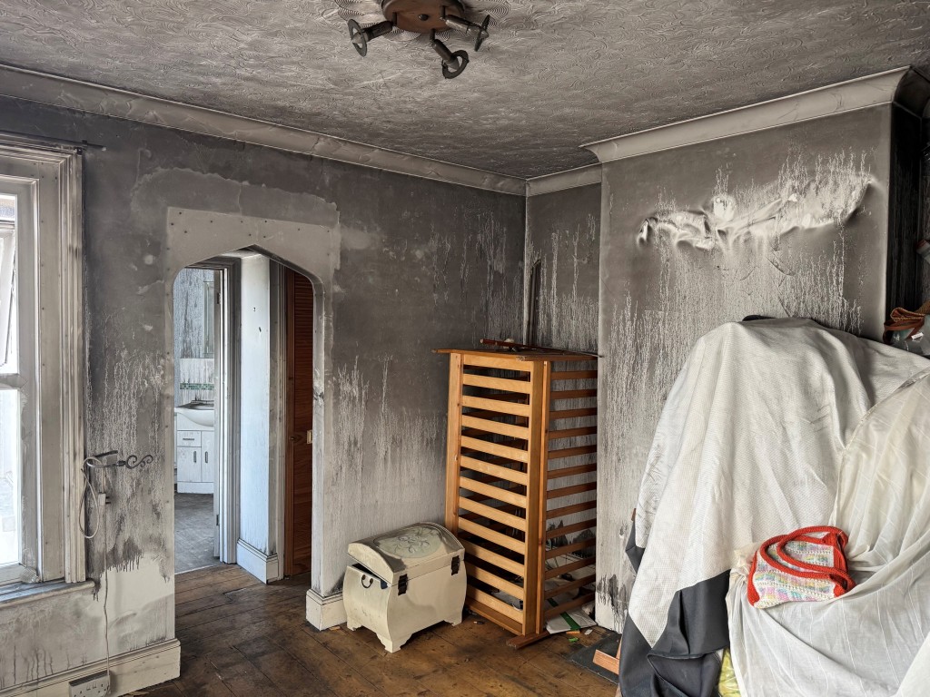 Lot: 42 - FIRE-DAMAGED HOUSE FOR REPAIR AND IMPROVEMENT - Bedroom 1